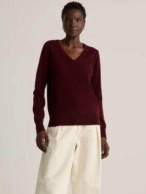 Quince Mongolian Cashmere V-Neck Sweater